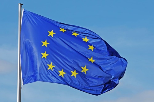 drapeau Europe avec poteau